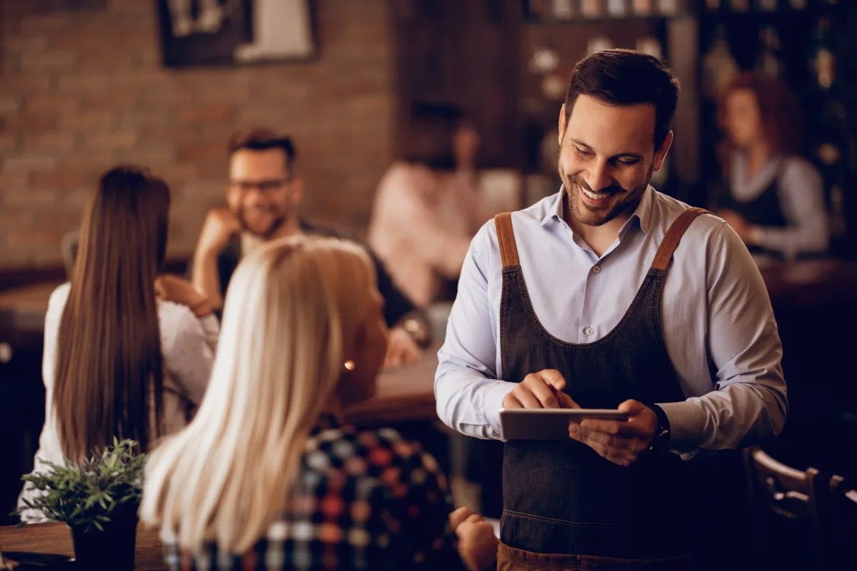 7 kilometers a day for an empty plate: how to take the load off your staff during the rush